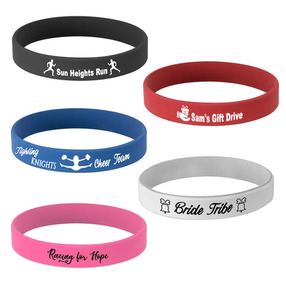 Pulsera de silicona personalizada disponible en tamaños pequeño y grande.